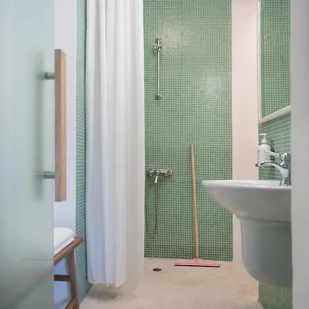 Dazzling Minimalist One Bedroom Appartement *