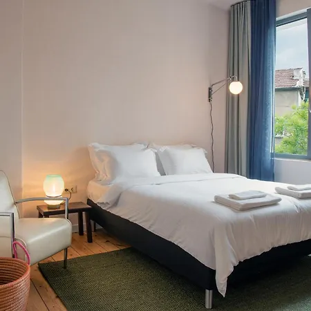 Apartment Dazzling Minimalist One Bedroom *