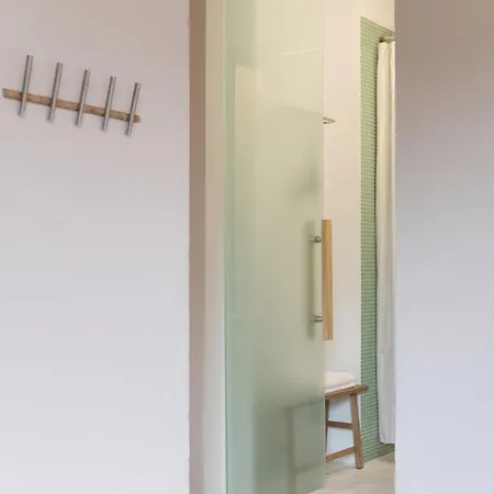 Dazzling Minimalist One Bedroom Apartment