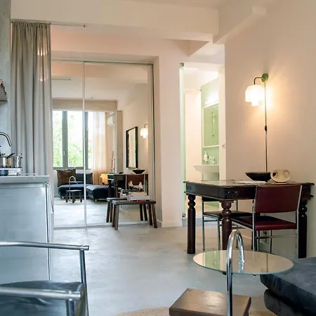 Dazzling Minimalist One Bedroom Apartment
